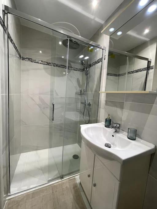 Appartement Cosy Et Moderne Proche De Disneyland Bussy-Saint-Georges Dış mekan fotoğraf