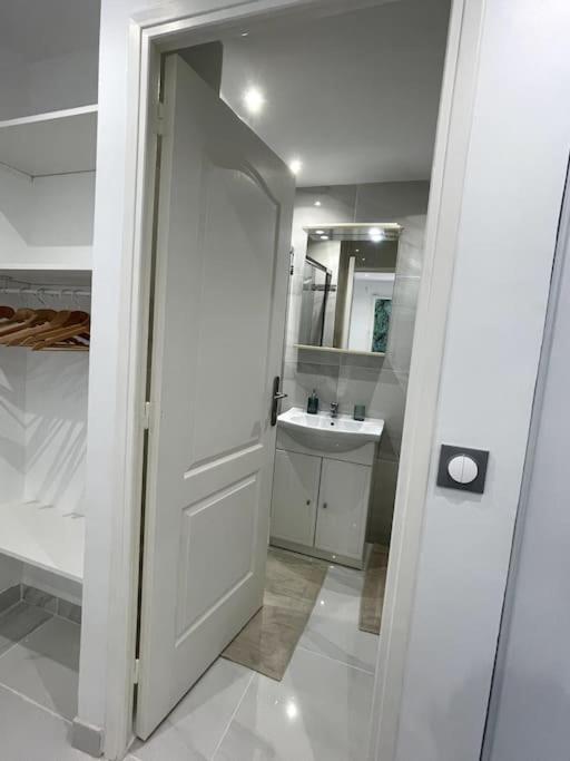 Appartement Cosy Et Moderne Proche De Disneyland Bussy-Saint-Georges Dış mekan fotoğraf